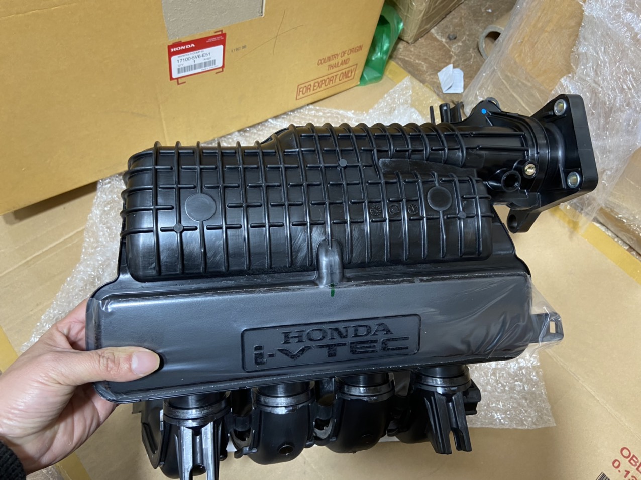 Ống góp gió vào động cơ xe Honda BRIO